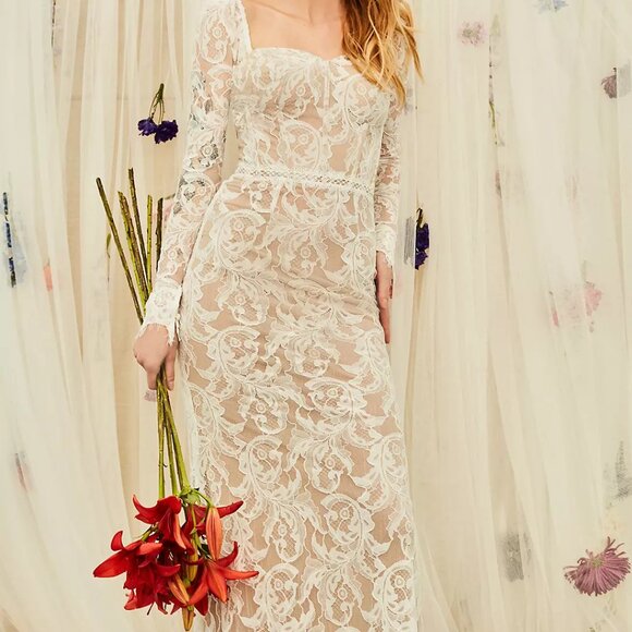 DB Studio Ivory Bisque Lace Sheath Wedding Dress with Detachable Sleeves, Size 6 - Picture 7 of 16